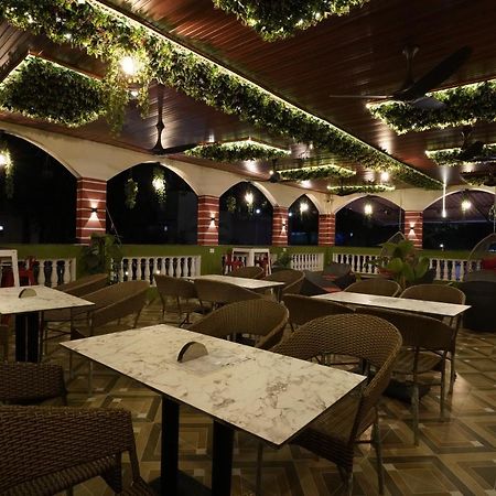 Palm Springs Beach Resort - Gorai Bombay Esterno foto