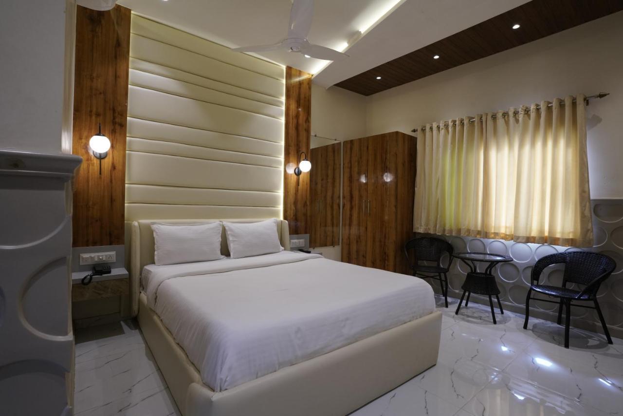 Palm Springs Beach Resort - Gorai Bombay Esterno foto