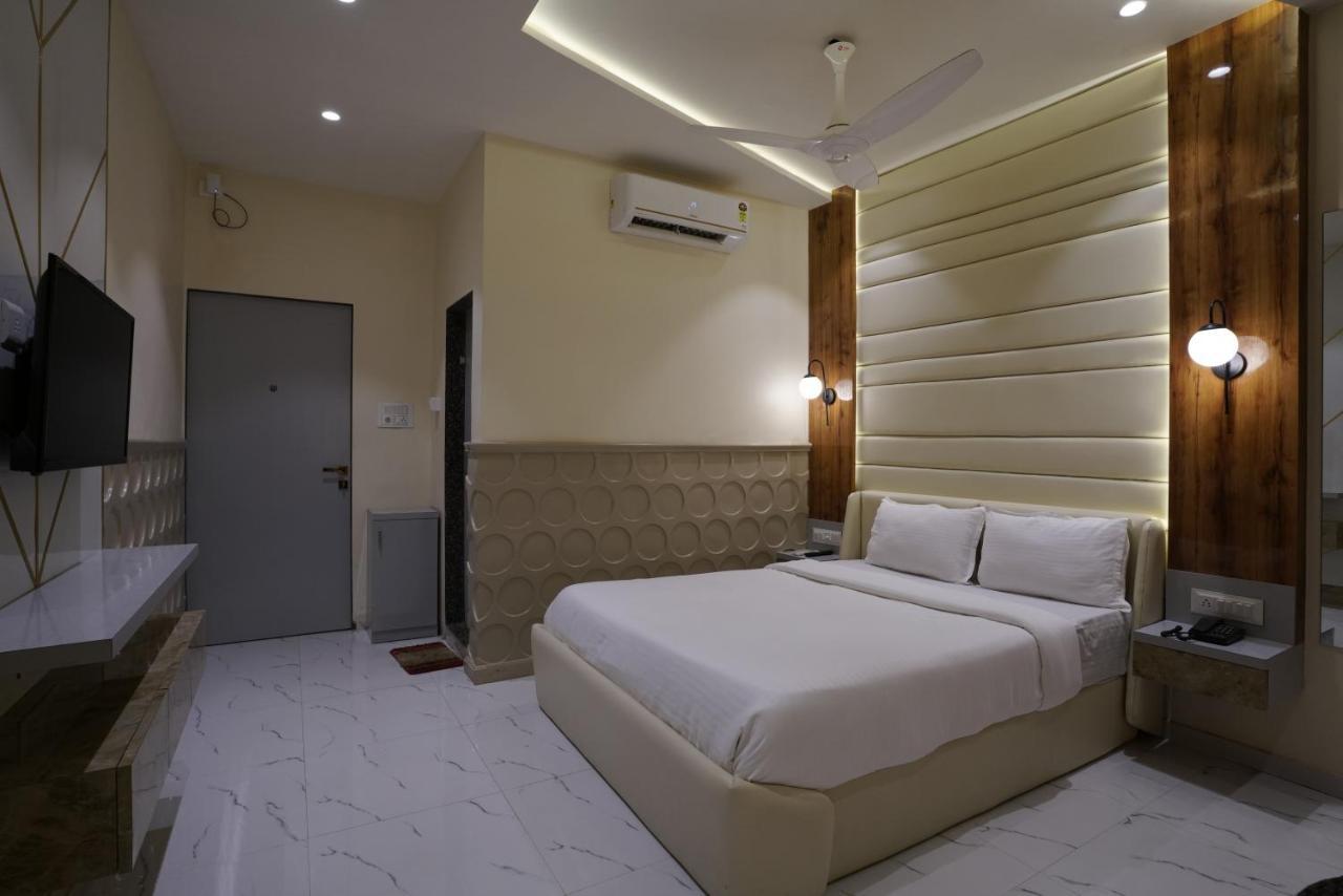 Palm Springs Beach Resort - Gorai Bombay Esterno foto