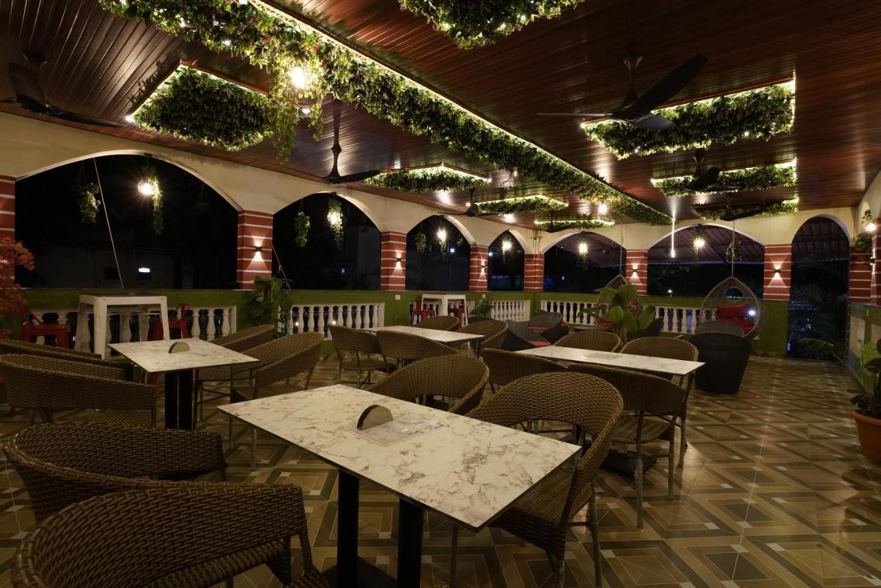 Palm Springs Beach Resort - Gorai Bombay Esterno foto