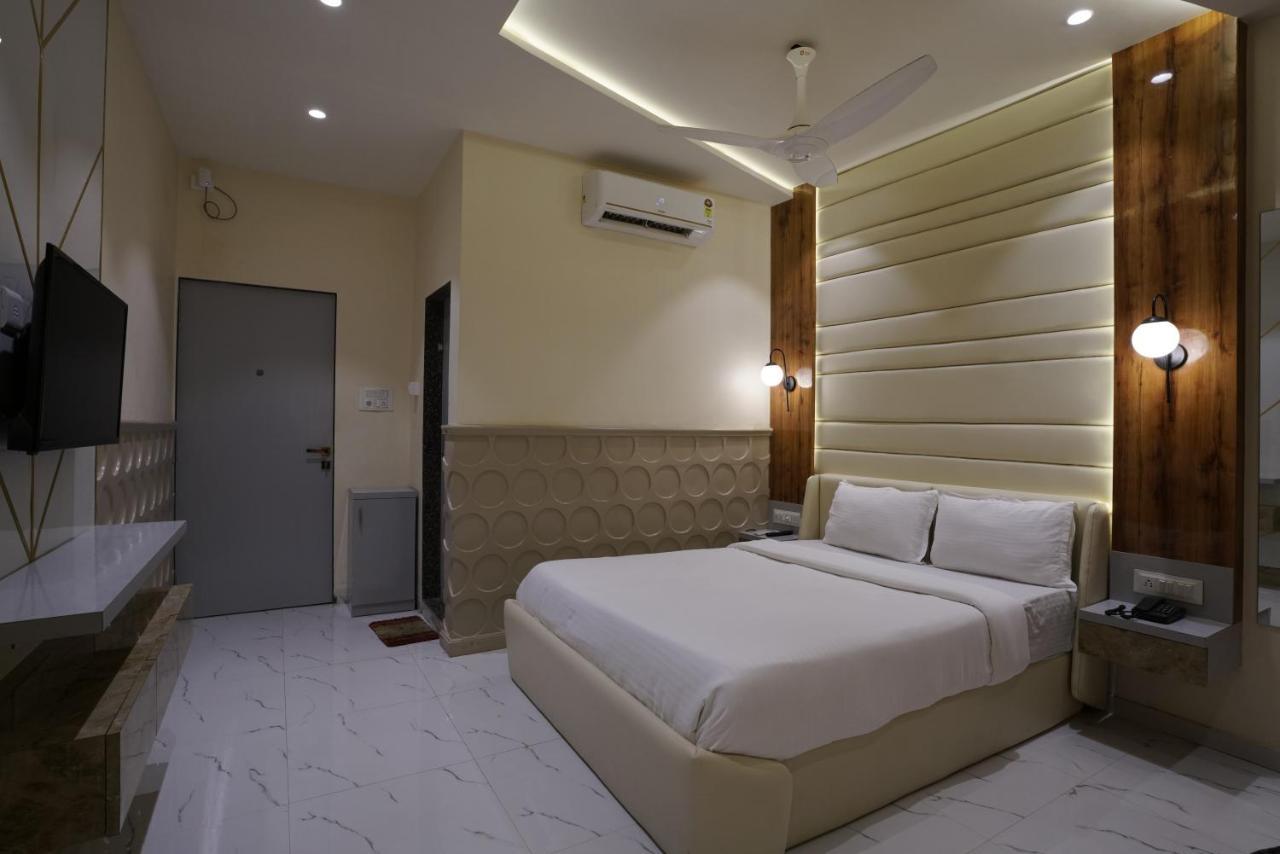 Palm Springs Beach Resort - Gorai Bombay Esterno foto