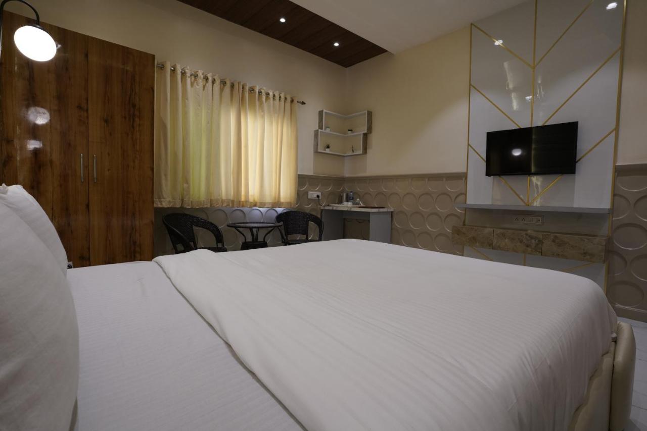 Palm Springs Beach Resort - Gorai Bombay Esterno foto